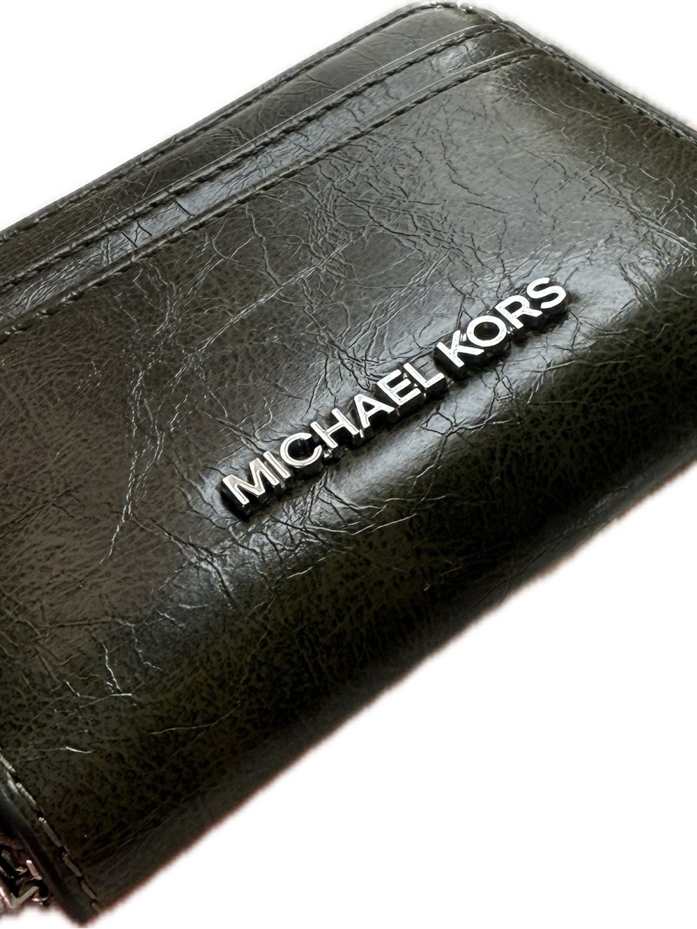 Michael Kors jet set travel wallet ,olive Leather Card with Silver Logo .